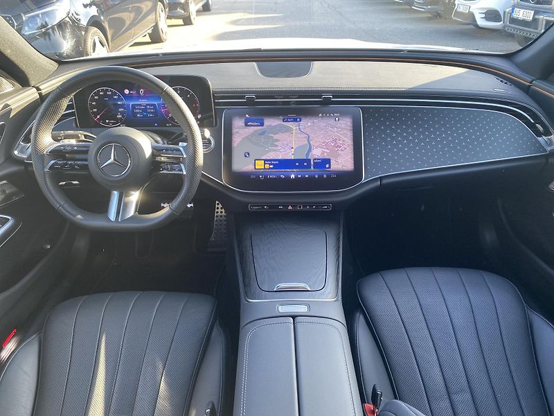 Mercedes-Benz Třídy E E 220d 4M AMG - fotka 9 z 27