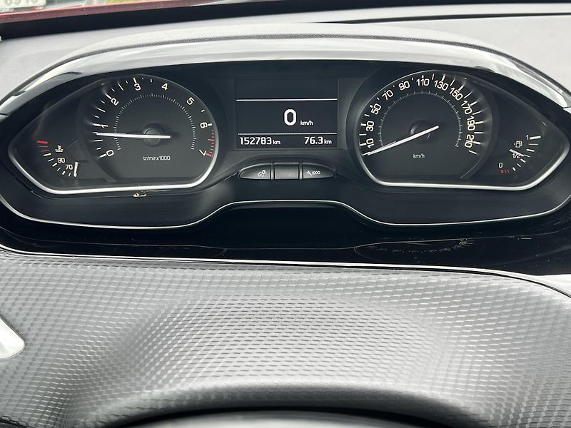 Peugeot 208 1.2i LPG KLIMA NAVI KAMERA ALU - fotka 17 z 41