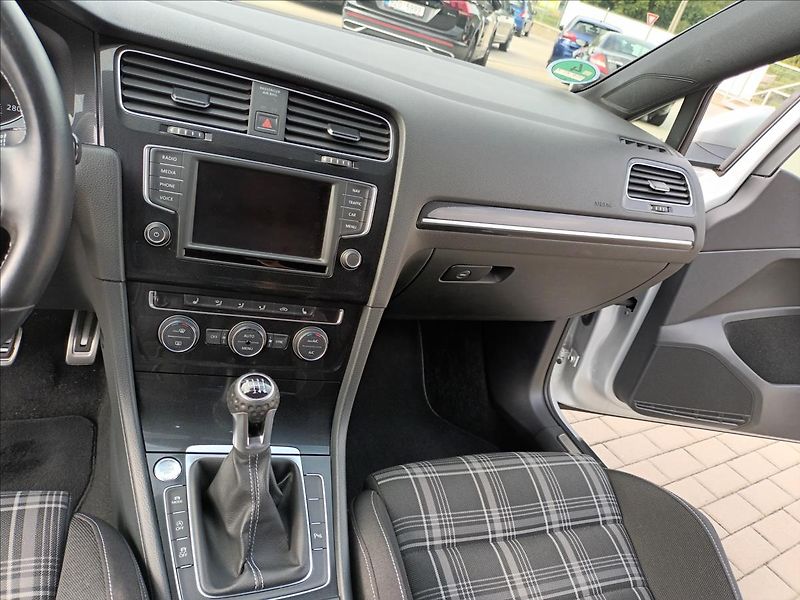 Volkswagen Golf 2,0 TDI,GTD,135KW,NAVI,XENON - fotka 13 z 50