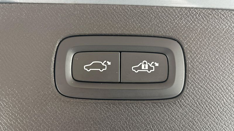 Volvo XC90 2.0 B5 AUT AWD Inscription - fotka 21 z 33