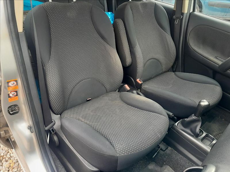Nissan Note 1,4 i - fotka 27 z 41