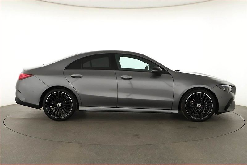 Mercedes-Benz CLA (2025) 180 d, AMG Line - fotka 6 z 24