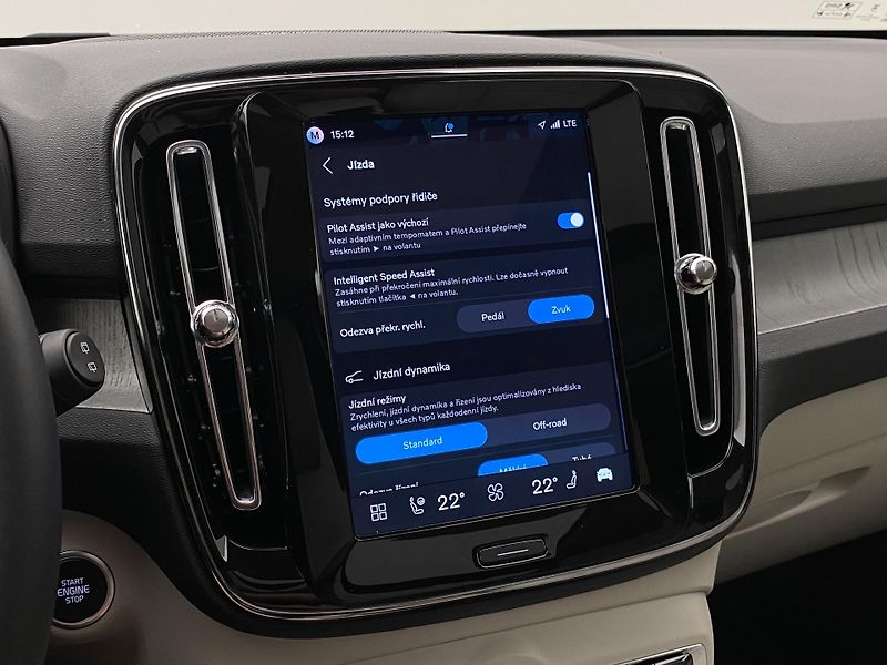 Volvo XC40 B4 DARK ULTRA AUT CZ - fotka 47 z 60