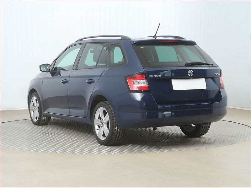 Škoda Fabia (2016) 1.2 TSI, Automat, Tempomat - fotka 4 z 17