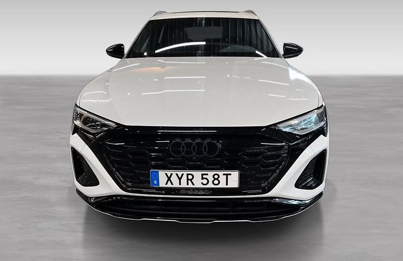 Audi Q8 e-tron 55 Q 360k Pano Vzduch 4 zóny   - fotka 2 z 12