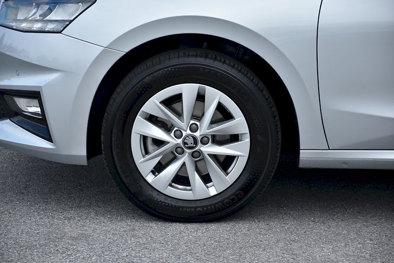 Škoda Fabia (2025) Top Selection 1.0 TSI 85kW - fotka 34 z 34