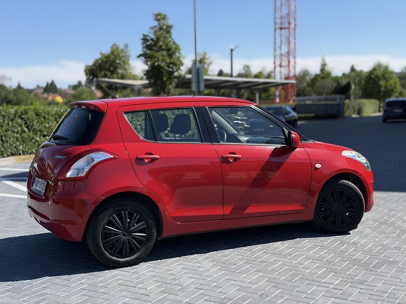 Suzuki Swift (2016) 1.2i 69 kw - fotka 4 z 16