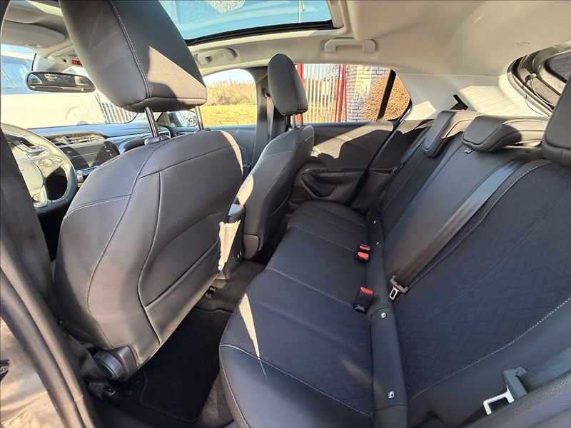 Opel Corsa 1,2 74kW AUTOMAT,NAVI,PANO,LED - fotka 30 z 44