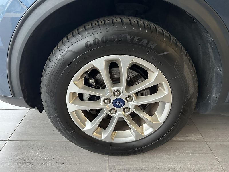 Ford Kuga Titanium 2.5i HEV 190k aut. - fotka 8 z 26