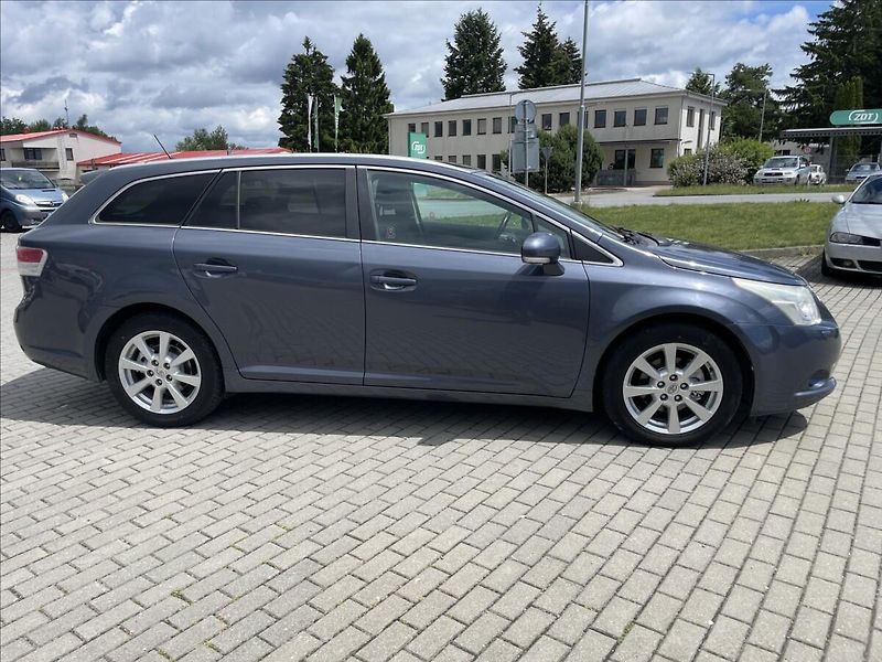 Toyota Avensis 2,0 D-4D 93 kw Klima bez koroz - fotka 29 z 30