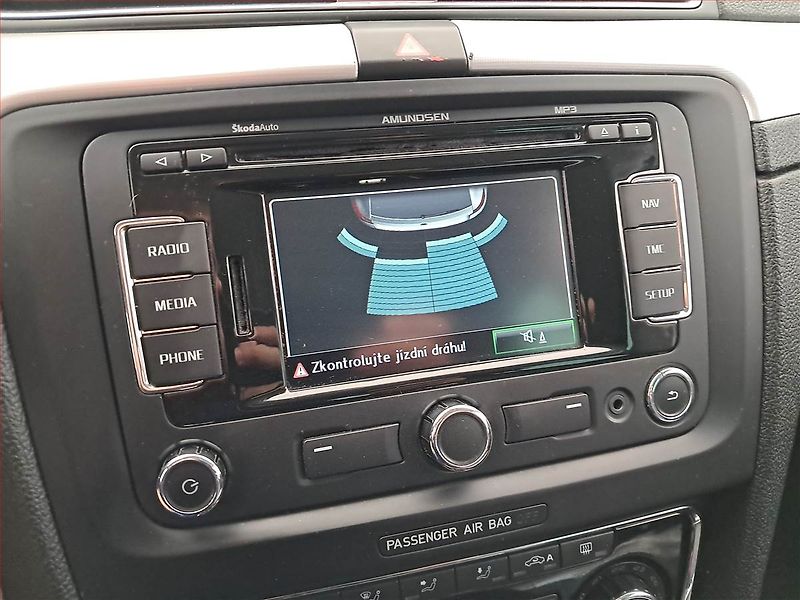 Škoda Superb (2011) Ambition Plus 1.6 TDI, Navi - fotka 18 z 20
