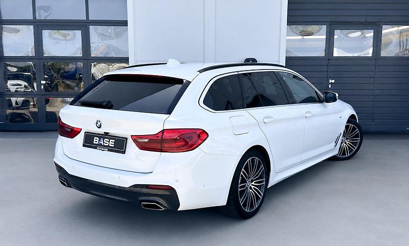 BMW Řada 5 530d xDrive Touring M-Sport - fotka 4 z 28