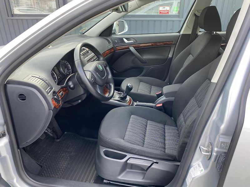 Škoda Octavia 1.4 TSI 90kW -ELEGANCE-PDC-ALU - fotka 16 z 44