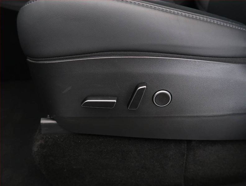 Tesla Model Y (2022) Long Range AWD 79kWh, SoH 91% - fotka 31 z 33