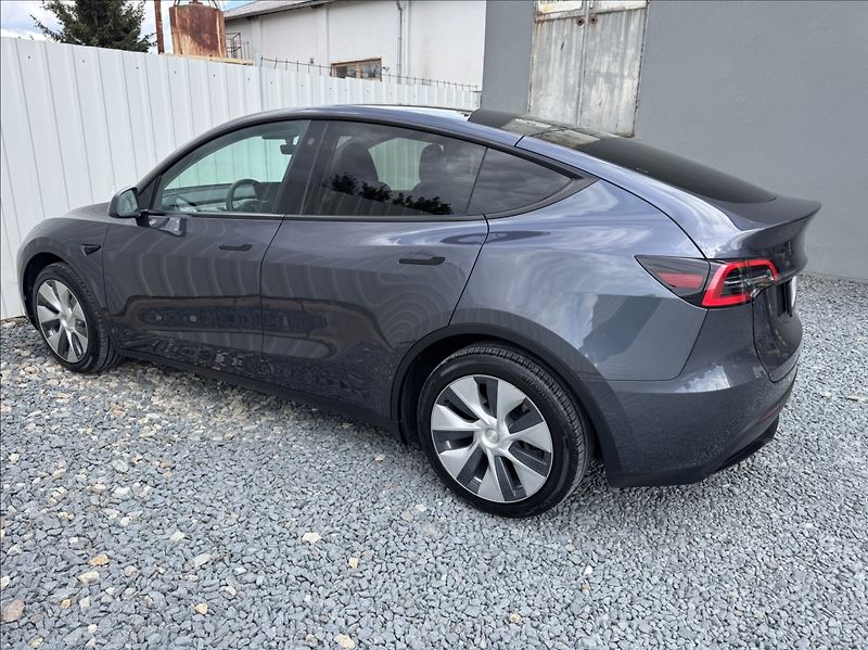 Tesla Model Y 0,0 RWD SoH 94% - fotka 11 z 50