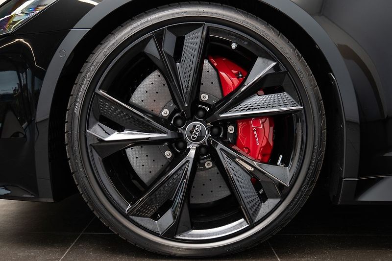Audi RS 6 Avant - fotka 23 z 24