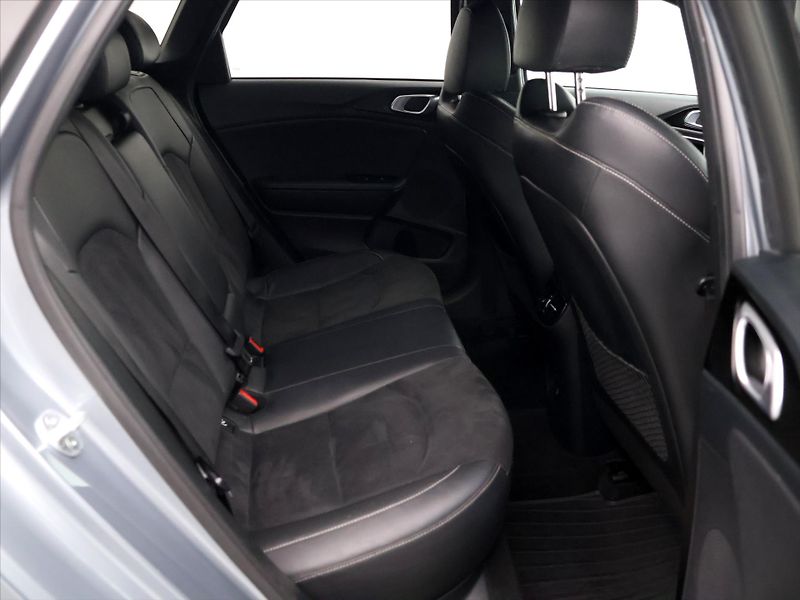 Kia Ceed SW 1,5 T-Gdi 118kW DCT CZ DPH - fotka 13 z 36