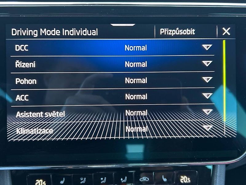 Škoda Superb (2021) kombi 2.0 TDI 7DSG Sportline - fotka 17 z 35