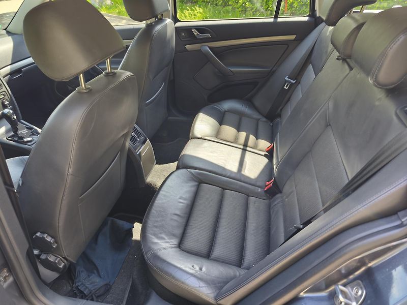 Škoda Octavia 2.0 FSI kombi Elegance LPG - fotka 21 z 29