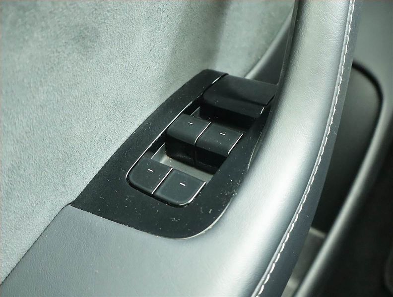 Tesla Model 3 (2019) Std Range Plus 52kWh, SoH 83% - fotka 17 z 22