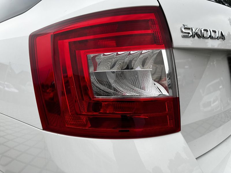 Škoda Octavia Combi 1.6 TDI Ambition - fotka 29 z 31