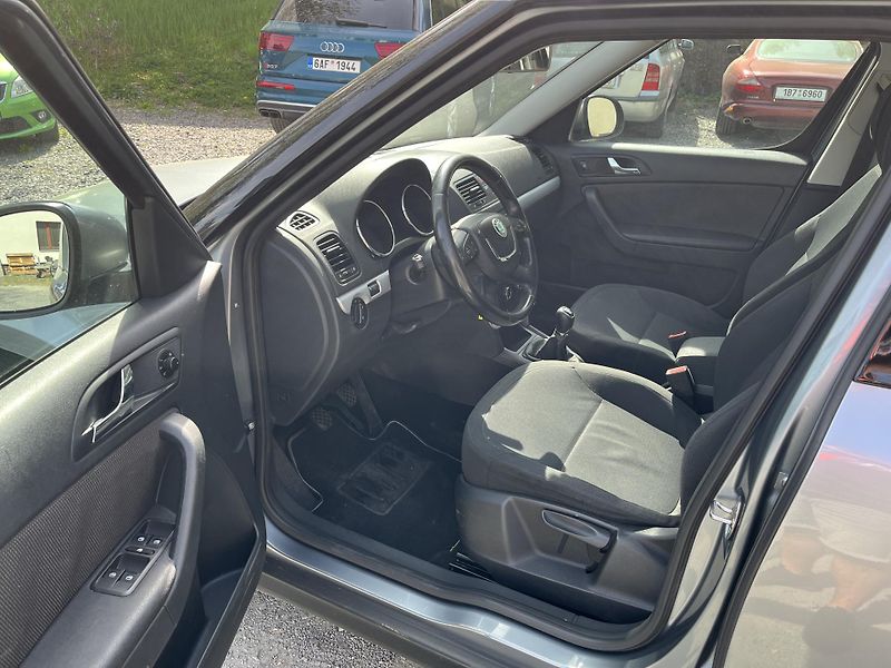 Škoda Yeti (2013) 1,6 TDi 77 Kw BLACK EDITION - fotka 9 z 17