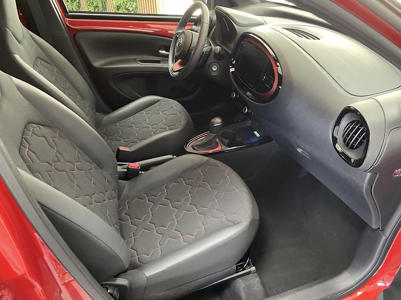 Toyota Aygo X AUTOMAT ČR REZERVACE  - fotka 13 z 27