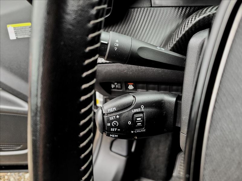 Peugeot 2008 1,2 Allure,navi,klima,Led - fotka 23 z 50