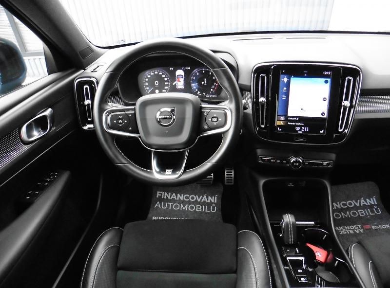 Volvo XC40 1,5 T3 R-Design 120kW A/T, nov - fotka 12 z 19