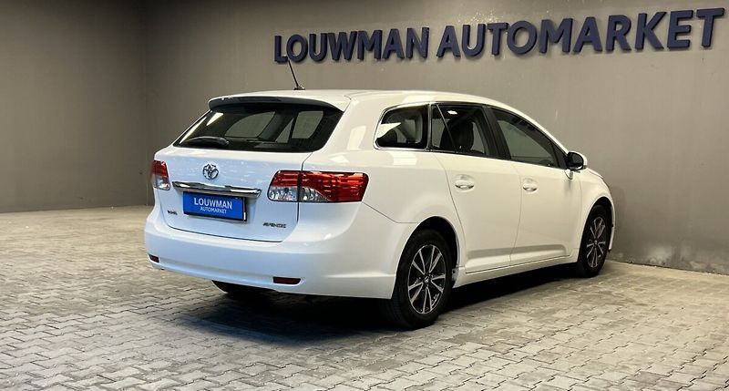 Toyota Avensis 2.0 D-4D LUNA - fotka 2 z 16