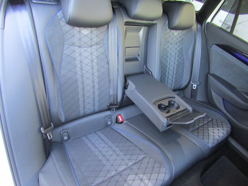 Volkswagen Passat R-Line People 2,0 TDI 110 kW - fotka 27 z 30