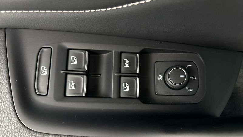 Volkswagen Passat 2.0 TDI DSG 4MOTION Elegance V - fotka 23 z 27