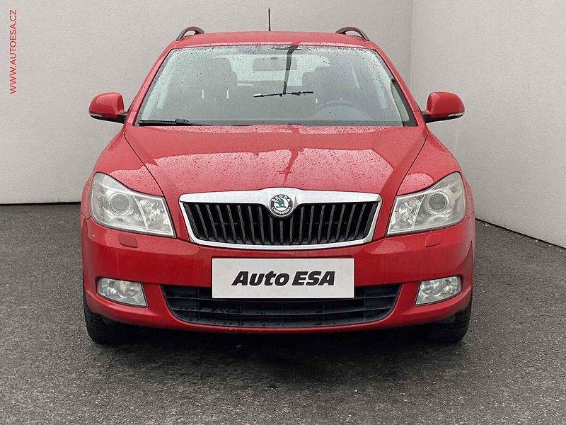 Škoda Octavia (2011) 1.6 TDi, ČR, AC, TZ, tempo - fotka 2 z 16
