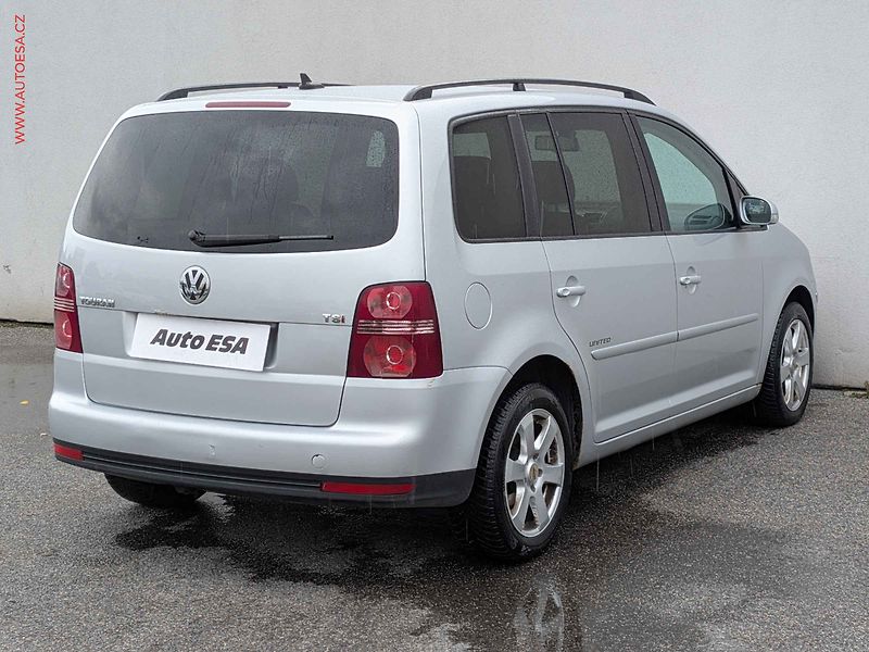 Volkswagen Touran (2008) 1.4 TSi, AC, navi - fotka 6 z 13