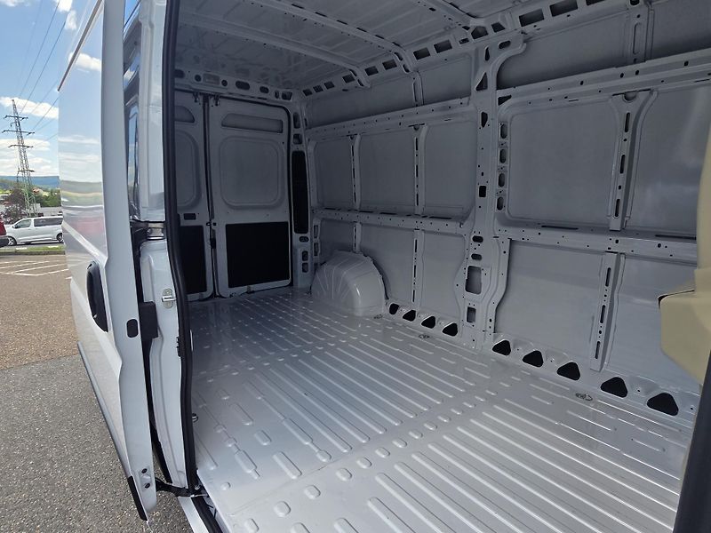 Peugeot Boxer (2026)  3500 L3H2 140 MAN6 TOP VÝBAVA - fotka 6 z 22