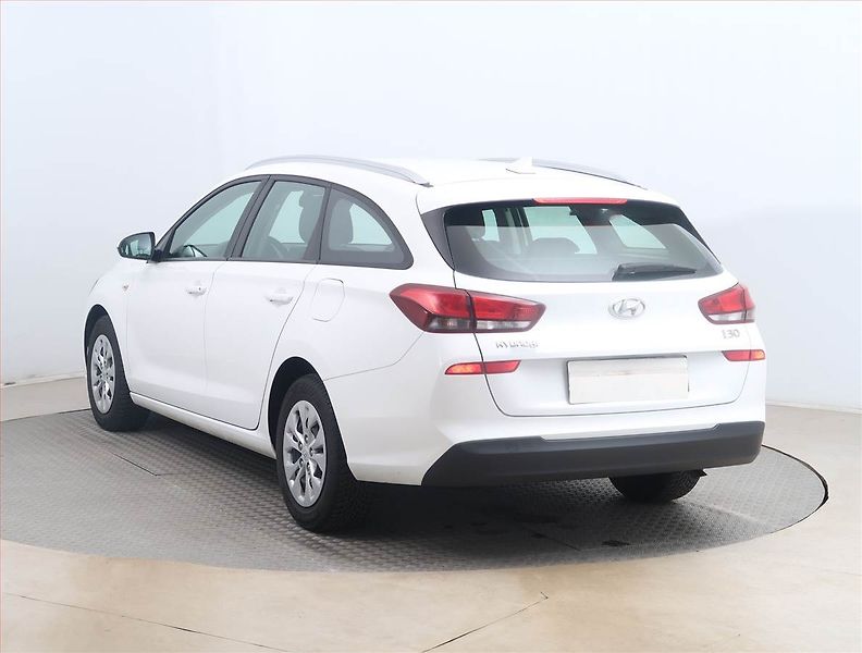 Hyundai i30 (2021) 1.0 T-GDI, ČR,1.maj - fotka 4 z 14