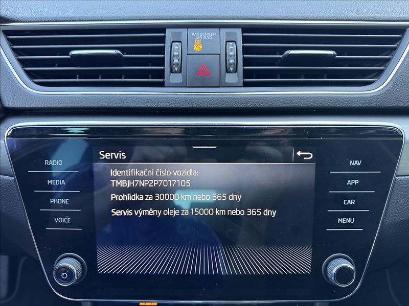 Škoda Superb 2,0 TDI DSG STYLE 1.maj. ČR - fotka 39 z 50