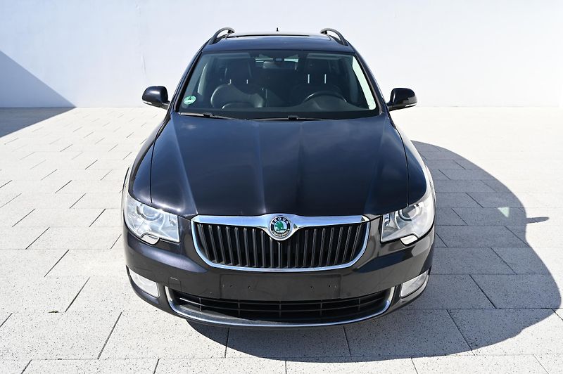 Škoda Superb 2.0TDI 125KW DSG Rezervace - fotka 2 z 56