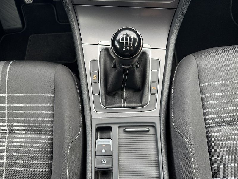 Volkswagen Golf (2016) 1.4TSi Lounge Navi Digi Klima - fotka 8 z 49