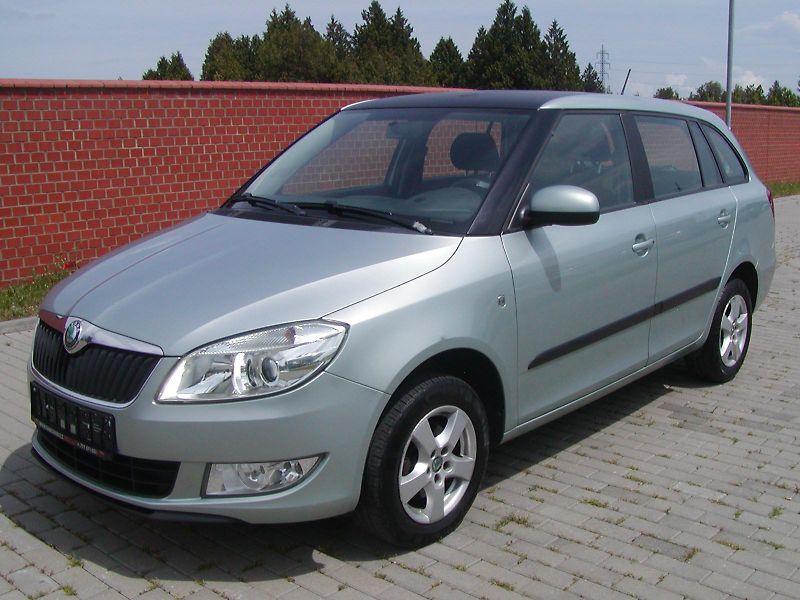 Škoda Fabia (2012) 1.6TDi,AMBIENTE, CLIMATRONIC!! - fotka 1 z 33