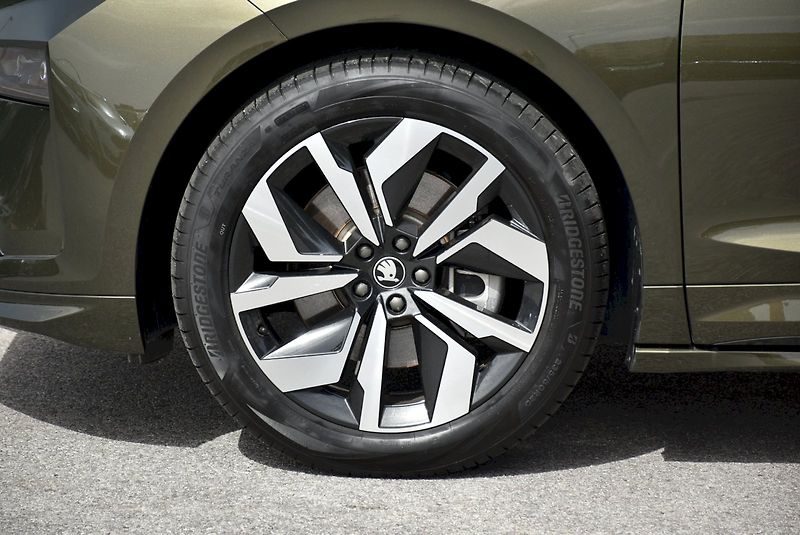 Škoda Enyaq (2025) Sportline 85 210kW - fotka 35 z 35