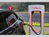 Nabíjení elektromobilů Tesla. Ilustrační foto.