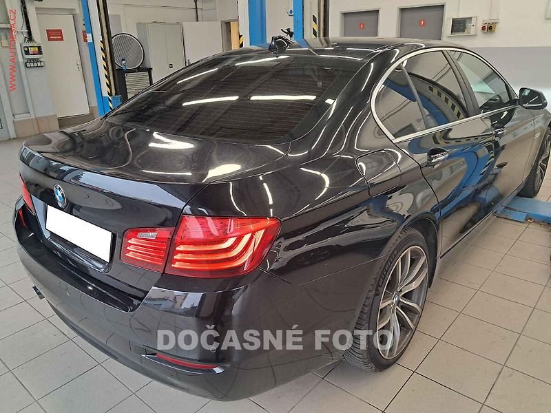 BMW Řada 5 (2014) 3.0D xD, ČR, AT, navi, LED - fotka 2 z 3