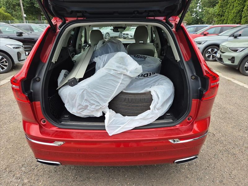 Volvo XC60 2,0 B5 AWD benzin Inscription - fotka 10 z 17
