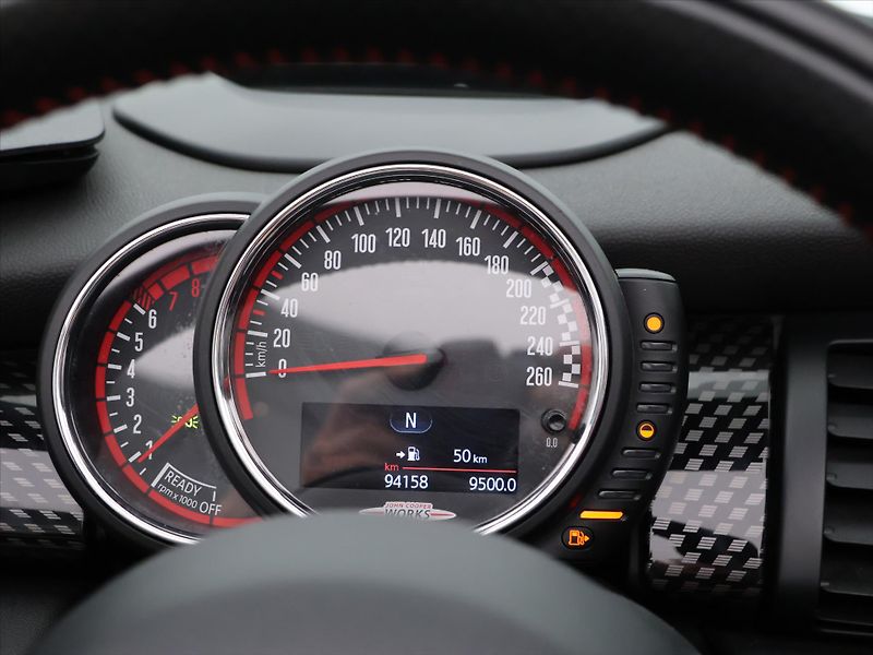 Mini Cooper 2,0 i JCW 170kW Cabrio Manual - fotka 24 z 39