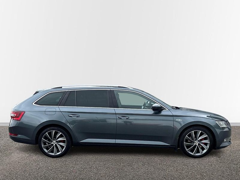 Škoda Superb L&K DSG - fotka 16 z 28