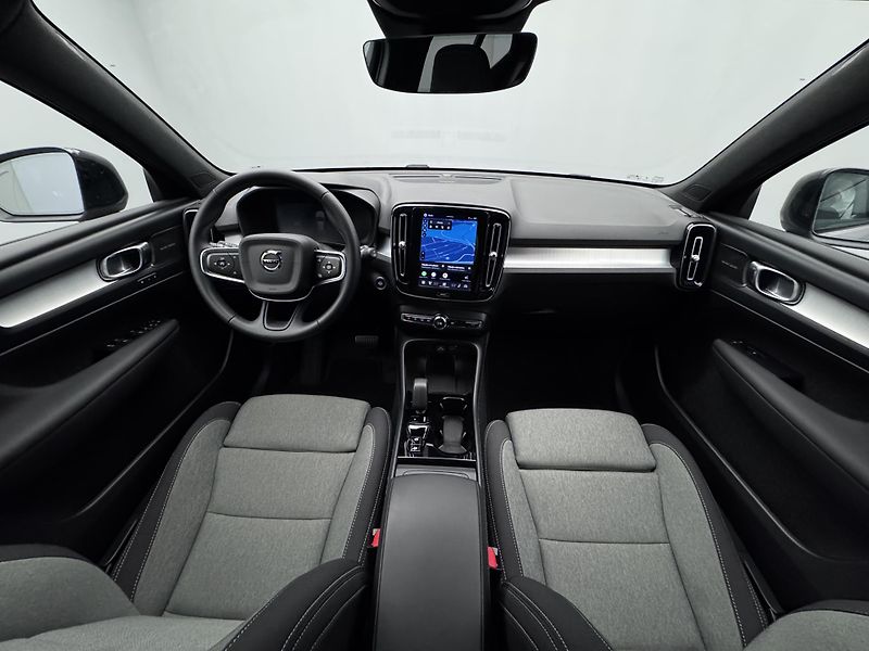 Volvo XC40 B4 DARK PLUS CZ REZERVACE - fotka 2 z 47
