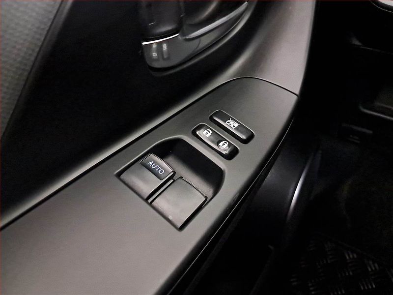 Toyota Yaris (2015) 1.5 Hybrid, Automat - fotka 15 z 19