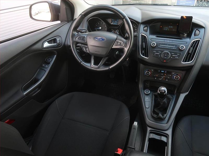 Ford Focus (2015) 1.0 EcoBoost, Tempomat - fotka 7 z 14