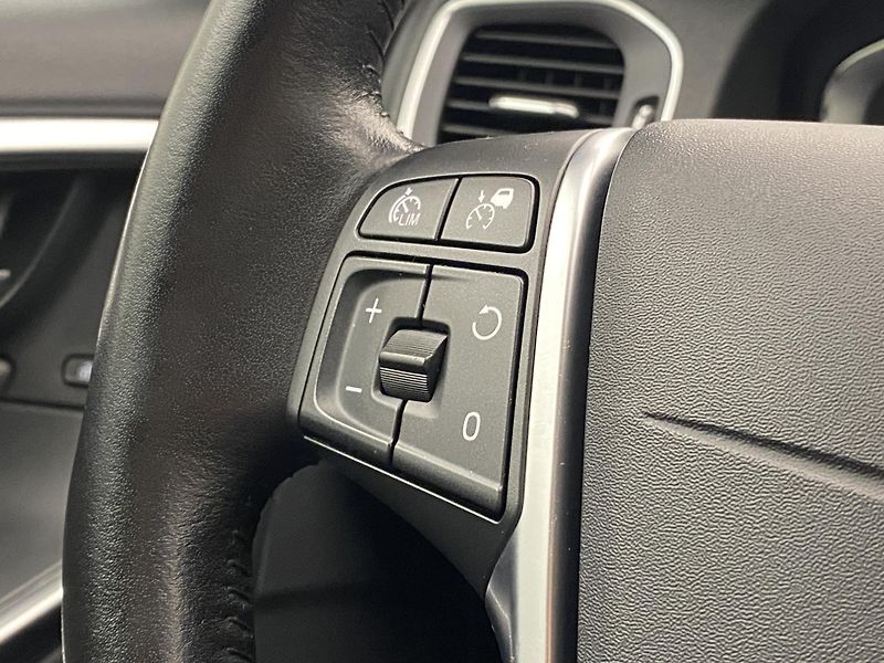 Volvo V60 CC D4 AWD SUMMUM REZERVACE - fotka 19 z 42
